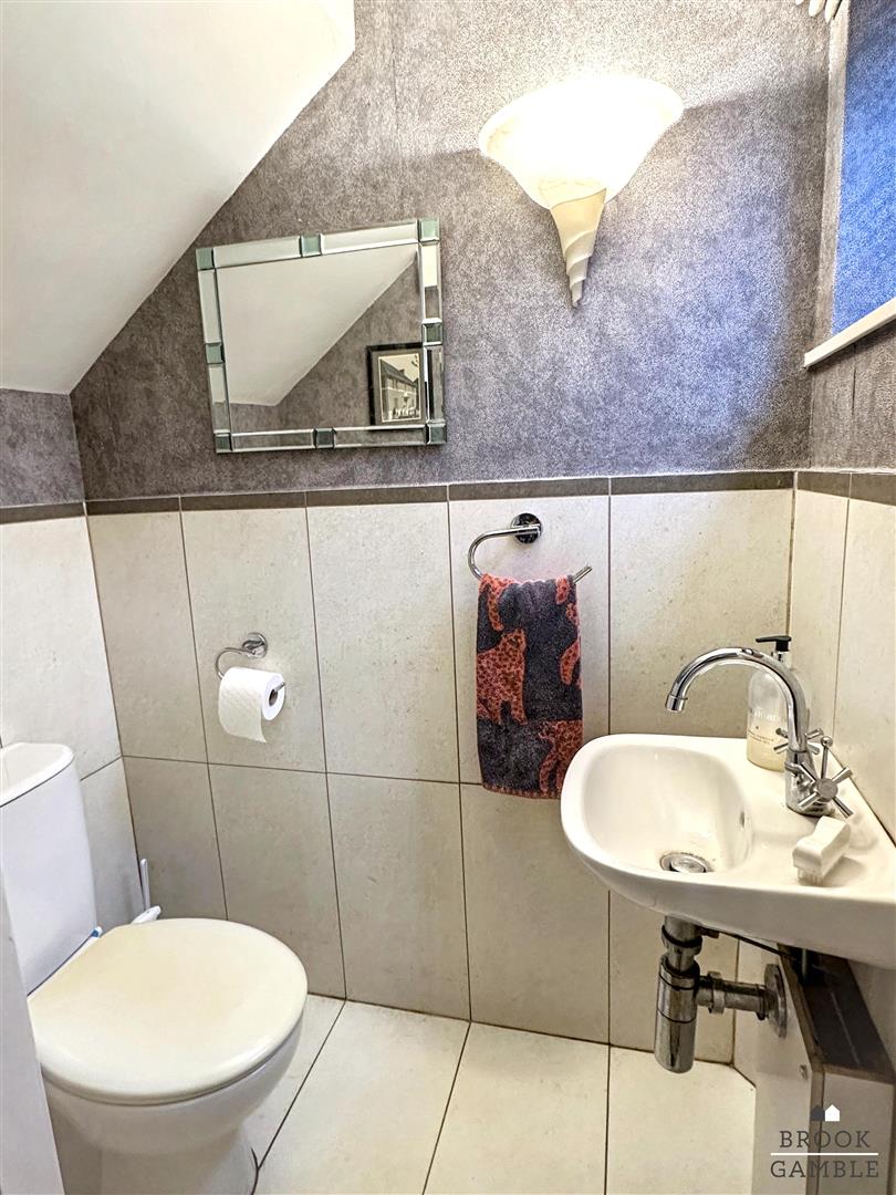 4 Bedroom House - Detached. Le Brun Road in Eastbourne, 13